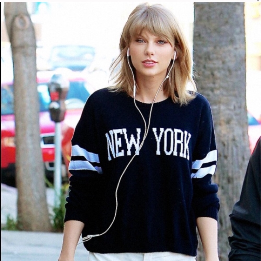 ⭐️Bundle⭐️ Two Brandy Melville Sweaters